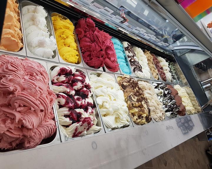 Eiscafe gelatissimo